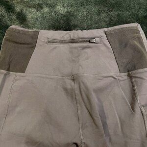 Oiselle Grey Pocket Joggers 3/4 length size 6